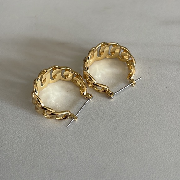 Gold Chainlink Hoops - Picture 2 of 5